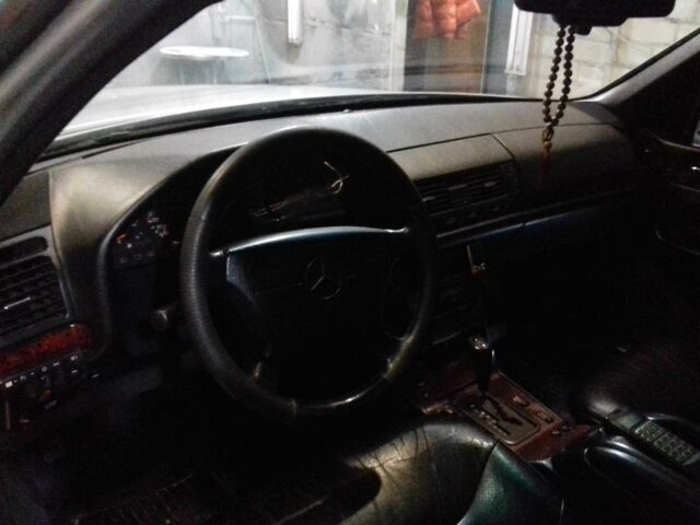 Серый Мерседес С Класс, объемом двигателя 5 л и пробегом 850 тыс. км за 5000 $, фото 6 на Automoto.ua