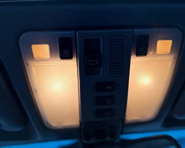 Серый Мерседес С Класс, объемом двигателя 3.2 л и пробегом 407 тыс. км за 3300 $, фото 12 на Automoto.ua