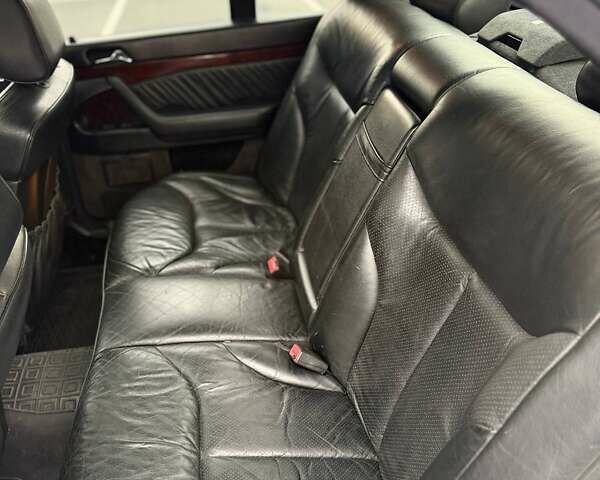 Серый Мерседес С Класс, объемом двигателя 3.2 л и пробегом 407 тыс. км за 3300 $, фото 14 на Automoto.ua