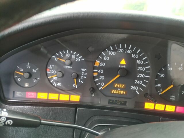 Серый Мерседес С Класс, объемом двигателя 3.2 л и пробегом 268 тыс. км за 9000 $, фото 23 на Automoto.ua