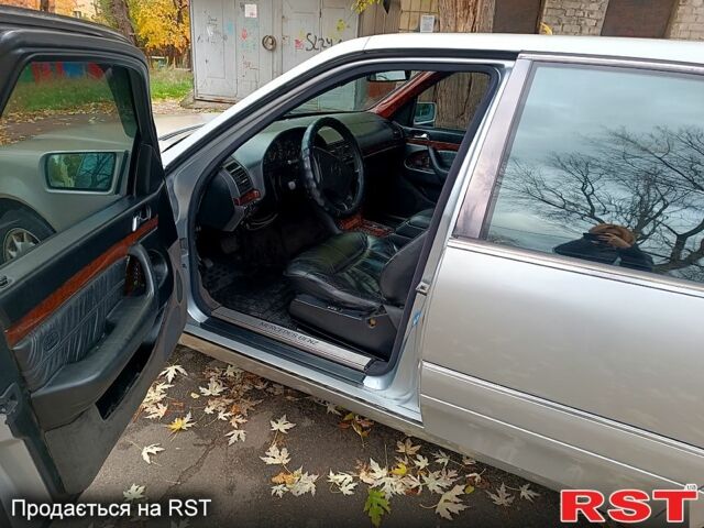 Серый Мерседес С Класс, объемом двигателя 3.2 л и пробегом 407 тыс. км за 3500 $, фото 3 на Automoto.ua