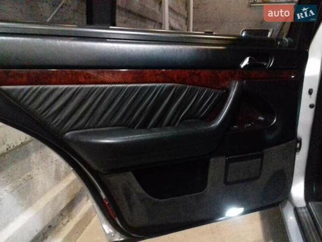 Серый Мерседес С Класс, объемом двигателя 5 л и пробегом 850 тыс. км за 5000 $, фото 5 на Automoto.ua