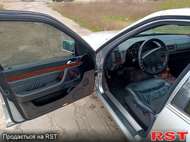 Серый Мерседес С Класс, объемом двигателя 3.2 л и пробегом 407 тыс. км за 3500 $, фото 9 на Automoto.ua