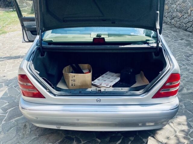 Сірий Мерседес С Клас, об'ємом двигуна 4.2 л та пробігом 281 тис. км за 7500 $, фото 3 на Automoto.ua