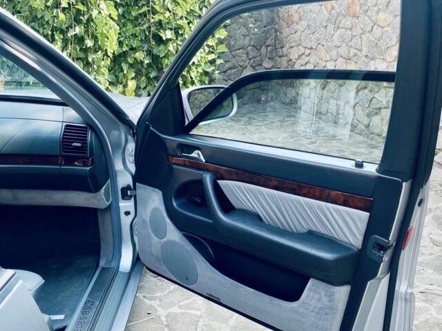 Сірий Мерседес С Клас, об'ємом двигуна 4.2 л та пробігом 281 тис. км за 7500 $, фото 12 на Automoto.ua