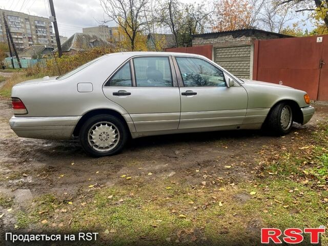 Серый Мерседес С Класс, объемом двигателя 4.2 л и пробегом 325 тыс. км за 3800 $, фото 3 на Automoto.ua