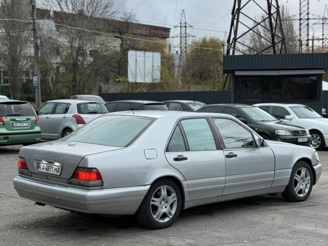 Серый Мерседес С Класс, объемом двигателя 4.2 л и пробегом 300 тыс. км за 3400 $, фото 3 на Automoto.ua