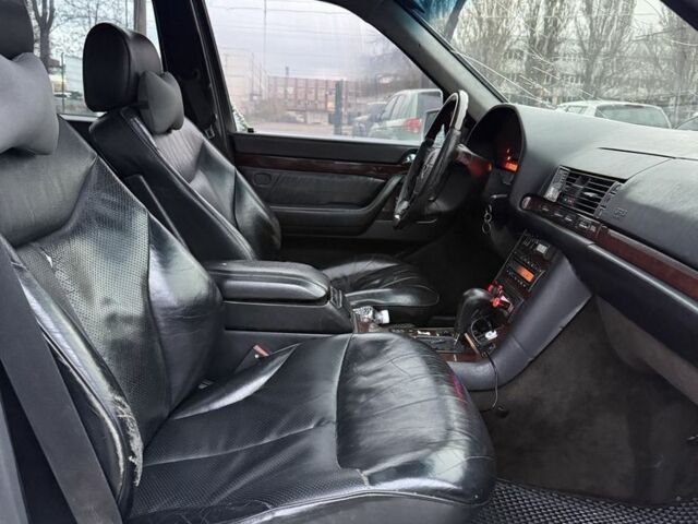 Серый Мерседес С Класс, объемом двигателя 4.2 л и пробегом 300 тыс. км за 3400 $, фото 7 на Automoto.ua