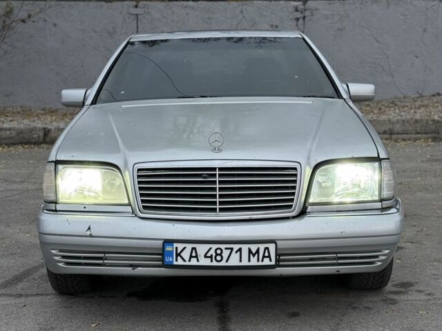 Серый Мерседес С Класс, объемом двигателя 4.2 л и пробегом 300 тыс. км за 3400 $, фото 1 на Automoto.ua