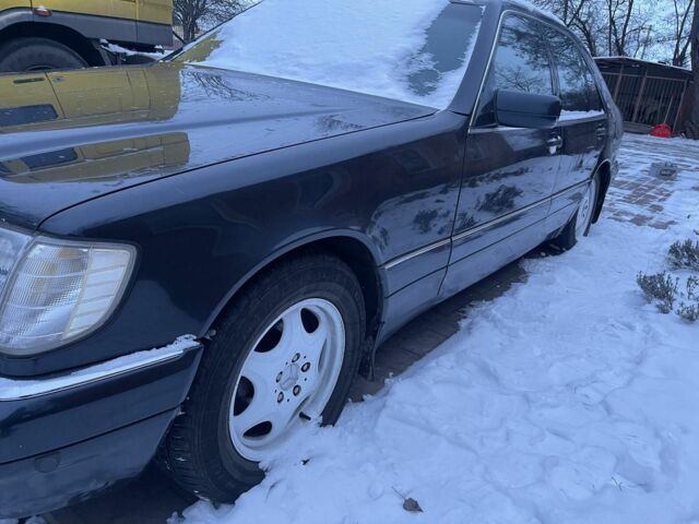 Сірий Мерседес С Клас, об'ємом двигуна 4 л та пробігом 300 тис. км за 5500 $, фото 1 на Automoto.ua