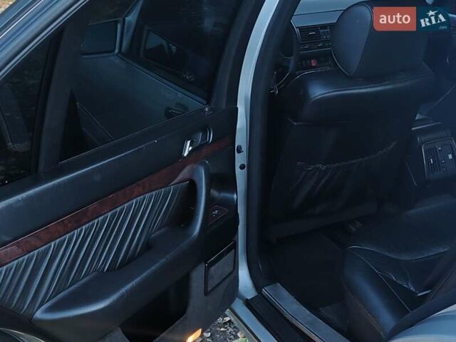 Серый Мерседес С Класс, объемом двигателя 3 л и пробегом 390 тыс. км за 8200 $, фото 6 на Automoto.ua