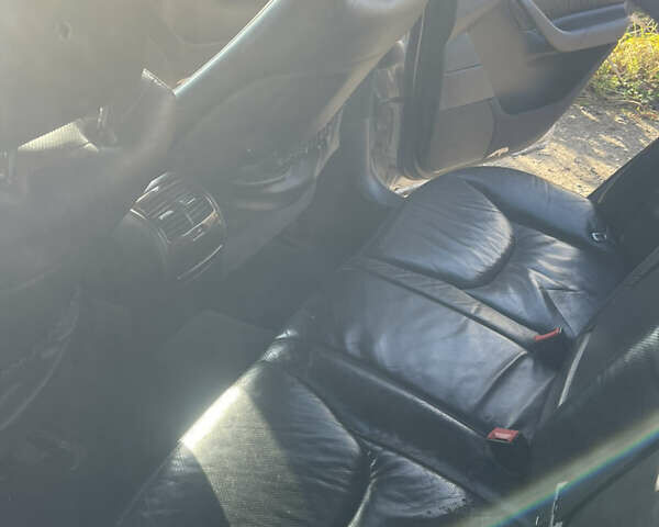 Серый Мерседес С Класс, объемом двигателя 3.2 л и пробегом 350 тыс. км за 2550 $, фото 8 на Automoto.ua