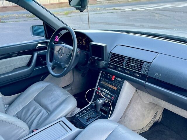 Серый Мерседес С Класс, объемом двигателя 4.2 л и пробегом 300 тыс. км за 3300 $, фото 18 на Automoto.ua