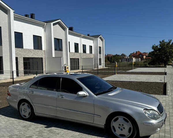 Сірий Мерседес С Клас, об'ємом двигуна 4.27 л та пробігом 333 тис. км за 5000 $, фото 2 на Automoto.ua