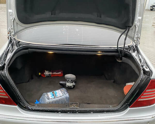 Сірий Мерседес С Клас, об'ємом двигуна 3.2 л та пробігом 348 тис. км за 3500 $, фото 7 на Automoto.ua