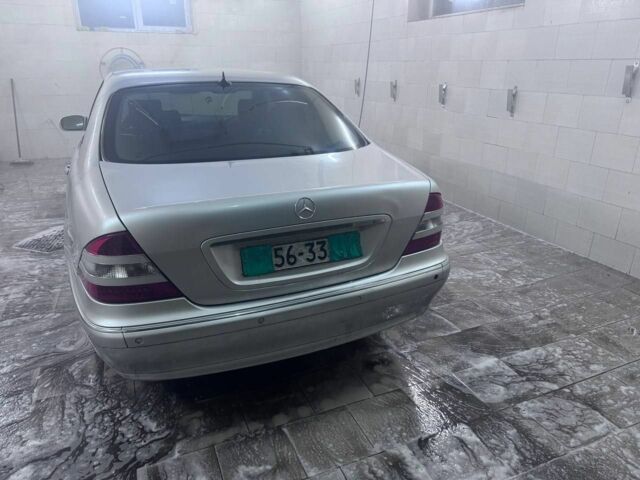 Серый Мерседес С Класс, объемом двигателя 3.2 л и пробегом 356 тыс. км за 4000 $, фото 2 на Automoto.ua