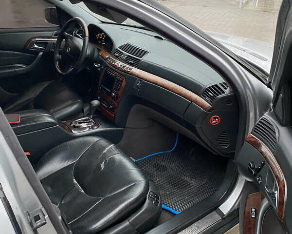 Сірий Мерседес С Клас, об'ємом двигуна 3.2 л та пробігом 348 тис. км за 3500 $, фото 12 на Automoto.ua