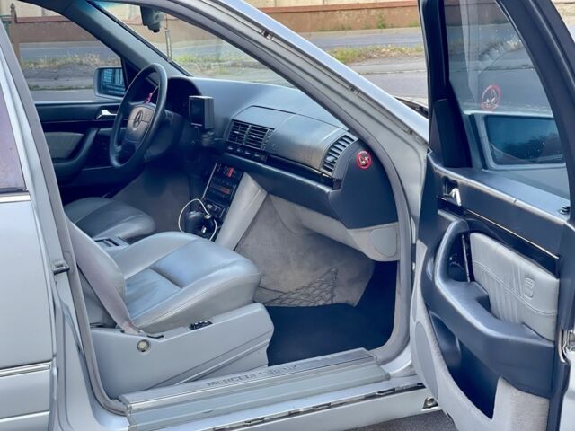 Серый Мерседес С Класс, объемом двигателя 4.2 л и пробегом 300 тыс. км за 3300 $, фото 16 на Automoto.ua