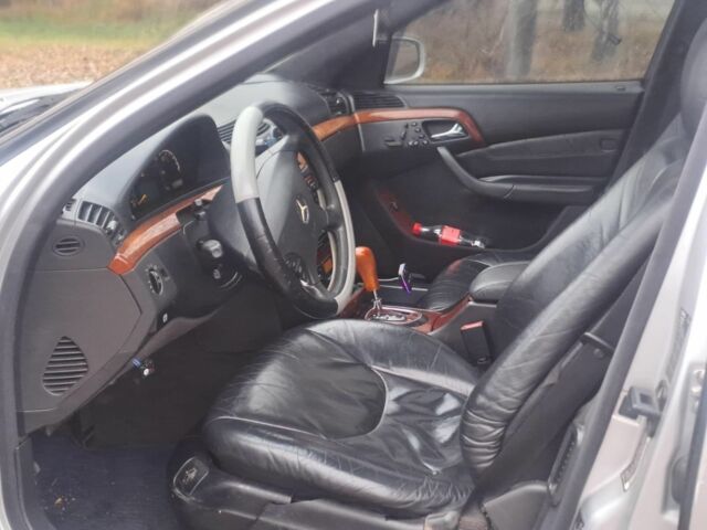 Серый Мерседес С Класс, объемом двигателя 4.3 л и пробегом 200 тыс. км за 3300 $, фото 6 на Automoto.ua