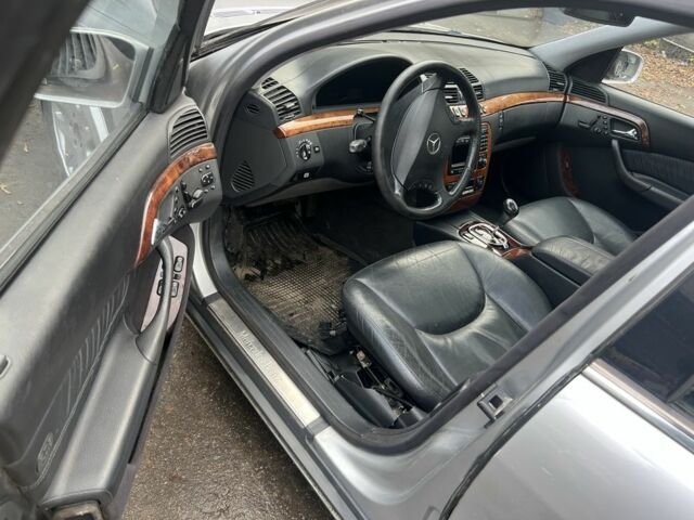 Серый Мерседес С Класс, объемом двигателя 3.2 л и пробегом 260 тыс. км за 2000 $, фото 4 на Automoto.ua