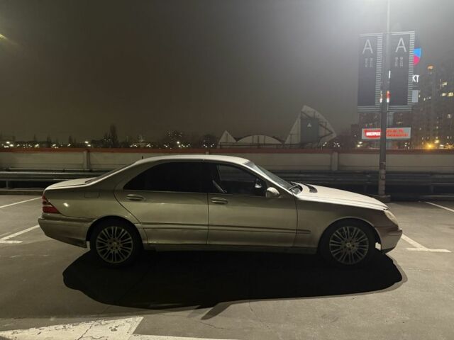 Серый Мерседес С Класс, объемом двигателя 4.3 л и пробегом 344 тыс. км за 3400 $, фото 4 на Automoto.ua