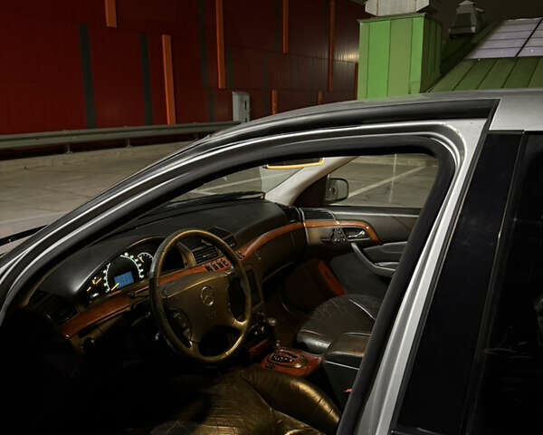 Сірий Мерседес С Клас, об'ємом двигуна 4.3 л та пробігом 399 тис. км за 3400 $, фото 9 на Automoto.ua