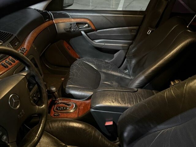 Серый Мерседес С Класс, объемом двигателя 4.3 л и пробегом 344 тыс. км за 3400 $, фото 6 на Automoto.ua