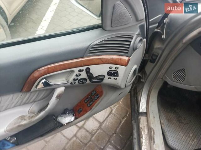 Серый Мерседес С Класс, объемом двигателя 3.22 л и пробегом 450 тыс. км за 4600 $, фото 2 на Automoto.ua