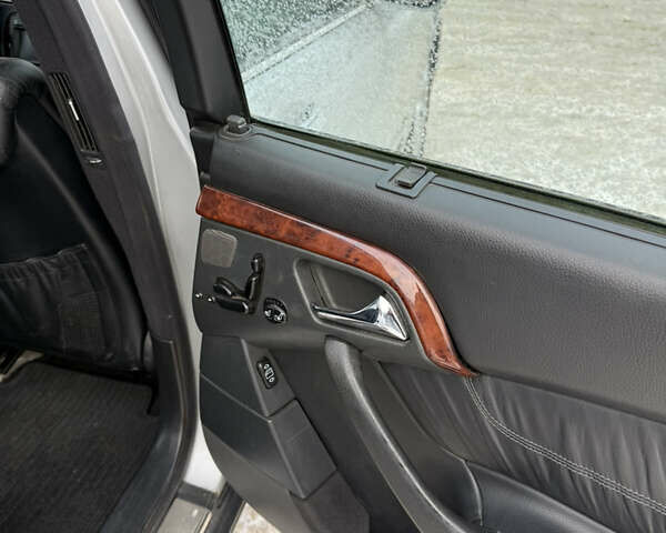 Серый Мерседес С Класс, объемом двигателя 3.2 л и пробегом 320 тыс. км за 4200 $, фото 20 на Automoto.ua