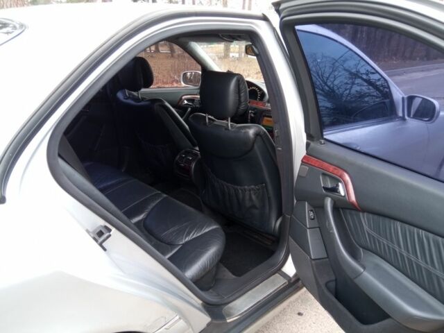 Серый Мерседес С Класс, объемом двигателя 5 л и пробегом 280 тыс. км за 4799 $, фото 13 на Automoto.ua