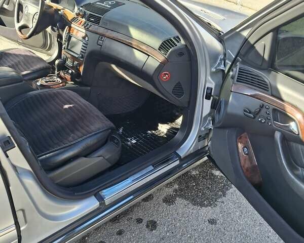 Сірий Мерседес С Клас, об'ємом двигуна 4.3 л та пробігом 243 тис. км за 4700 $, фото 3 на Automoto.ua
