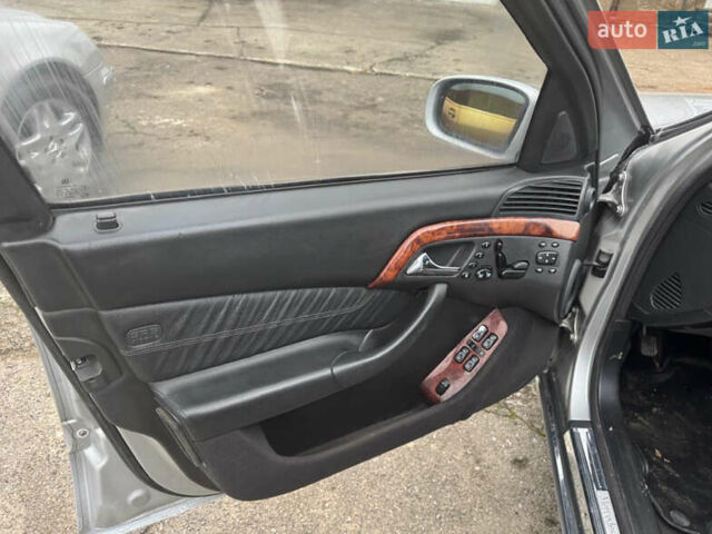 Серый Мерседес С Класс, объемом двигателя 4 л и пробегом 520 тыс. км за 5500 $, фото 6 на Automoto.ua