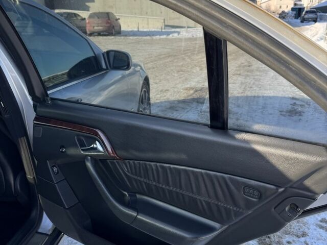 Серый Мерседес С Класс, объемом двигателя 5 л и пробегом 400 тыс. км за 4250 $, фото 14 на Automoto.ua