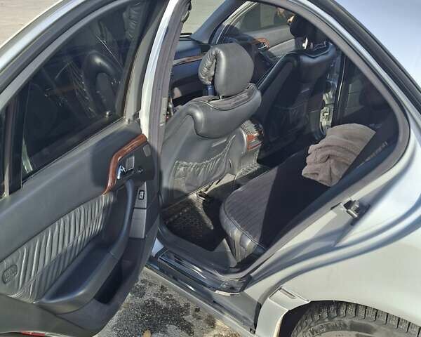 Сірий Мерседес С Клас, об'ємом двигуна 4.3 л та пробігом 243 тис. км за 4700 $, фото 2 на Automoto.ua