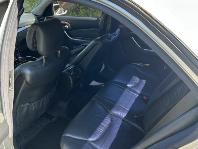 Серый Мерседес С Класс, объемом двигателя 5 л и пробегом 280 тыс. км за 4799 $, фото 4 на Automoto.ua