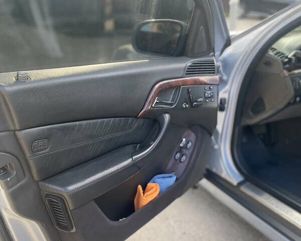 Серый Мерседес С Класс, объемом двигателя 3.22 л и пробегом 370 тыс. км за 5000 $, фото 10 на Automoto.ua