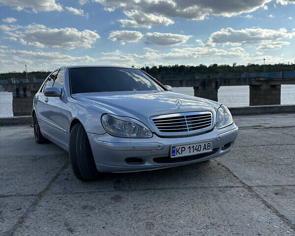 Серый Мерседес С Класс, объемом двигателя 3.22 л и пробегом 370 тыс. км за 5000 $, фото 1 на Automoto.ua