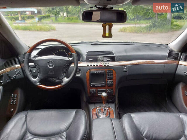 Сірий Мерседес С Клас, об'ємом двигуна 3.2 л та пробігом 328 тис. км за 3999 $, фото 4 на Automoto.ua