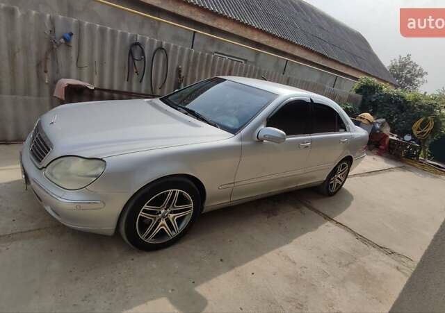Сірий Мерседес С Клас, об'ємом двигуна 4.3 л та пробігом 400 тис. км за 3300 $, фото 7 на Automoto.ua