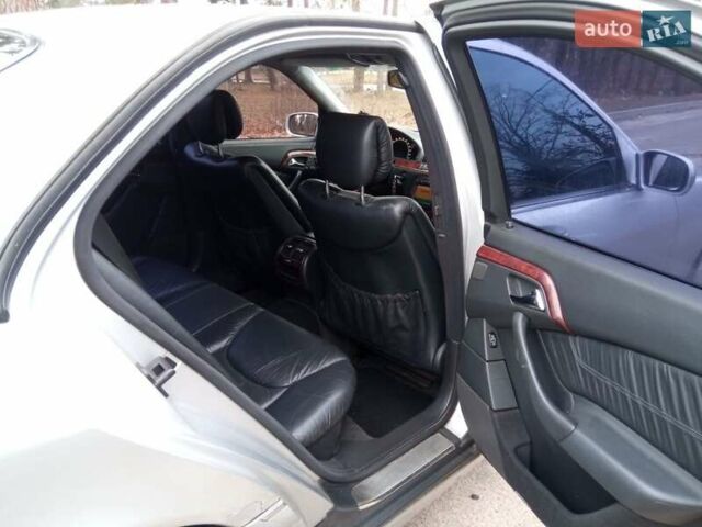 Сірий Мерседес С Клас, об'ємом двигуна 5 л та пробігом 280 тис. км за 4799 $, фото 12 на Automoto.ua