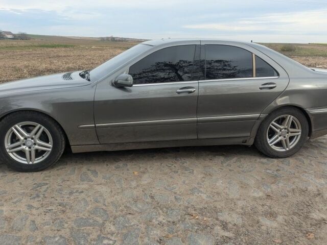 Серый Мерседес С Класс, объемом двигателя 3.2 л и пробегом 300 тыс. км за 2450 $, фото 1 на Automoto.ua