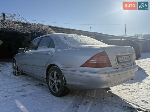 Серый Мерседес С Класс, объемом двигателя 4 л и пробегом 260 тыс. км за 4500 $, фото 2 на Automoto.ua