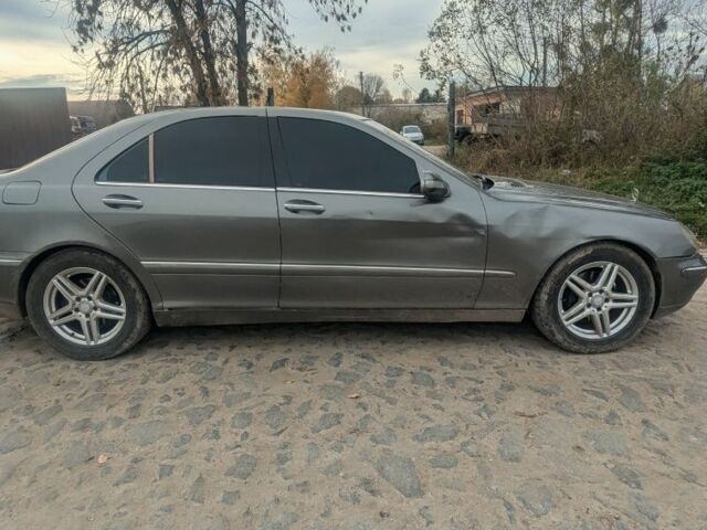 Серый Мерседес С Класс, объемом двигателя 3.2 л и пробегом 300 тыс. км за 2450 $, фото 5 на Automoto.ua