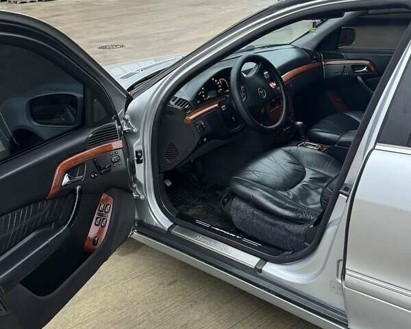 Сірий Мерседес С Клас, об'ємом двигуна 3.2 л та пробігом 465 тис. км за 5300 $, фото 4 на Automoto.ua