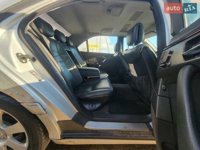 Сірий Мерседес С Клас, об'ємом двигуна 3.2 л та пробігом 300 тис. км за 4300 $, фото 31 на Automoto.ua