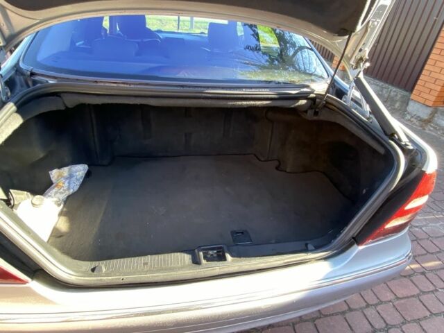 Серый Мерседес С Класс, объемом двигателя 3.2 л и пробегом 300 тыс. км за 5000 $, фото 6 на Automoto.ua