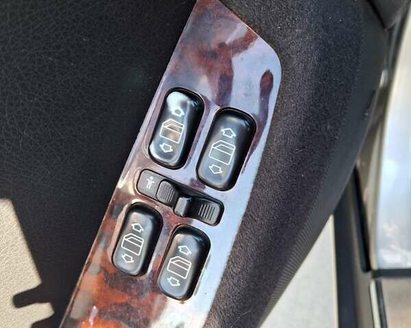 Сірий Мерседес С Клас, об'ємом двигуна 3.22 л та пробігом 320 тис. км за 5300 $, фото 3 на Automoto.ua