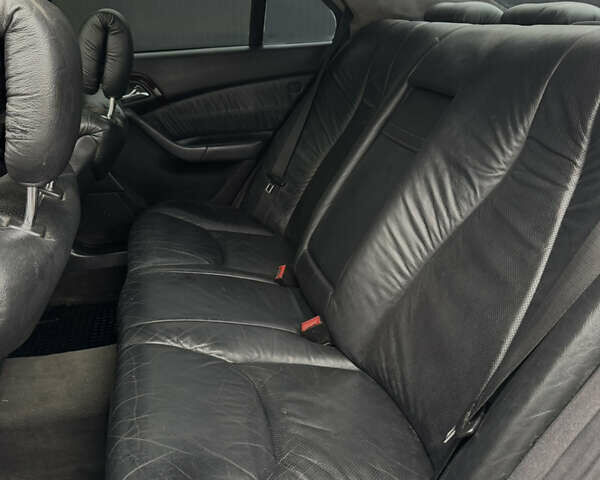 Серый Мерседес С Класс, объемом двигателя 3.2 л и пробегом 313 тыс. км за 3950 $, фото 14 на Automoto.ua