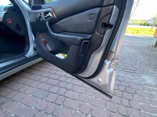 Серый Мерседес С Класс, объемом двигателя 3.2 л и пробегом 300 тыс. км за 5000 $, фото 5 на Automoto.ua