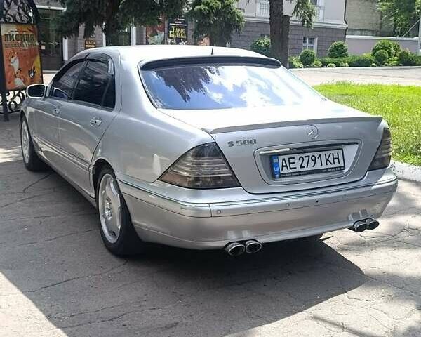 Мерседес С Клас 2001 у Кам'янське (Дніпродзержинськ) на Automoto.ua Сірий Мерседес С Клас, об'ємом двигуна 5 л та пробігом 300 тис. км за 6500 $, фото 1 на Automoto.ua